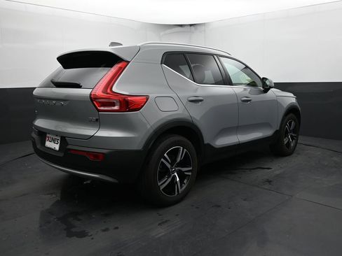 Used 2025 Volvo XC40 B5 Core image 12