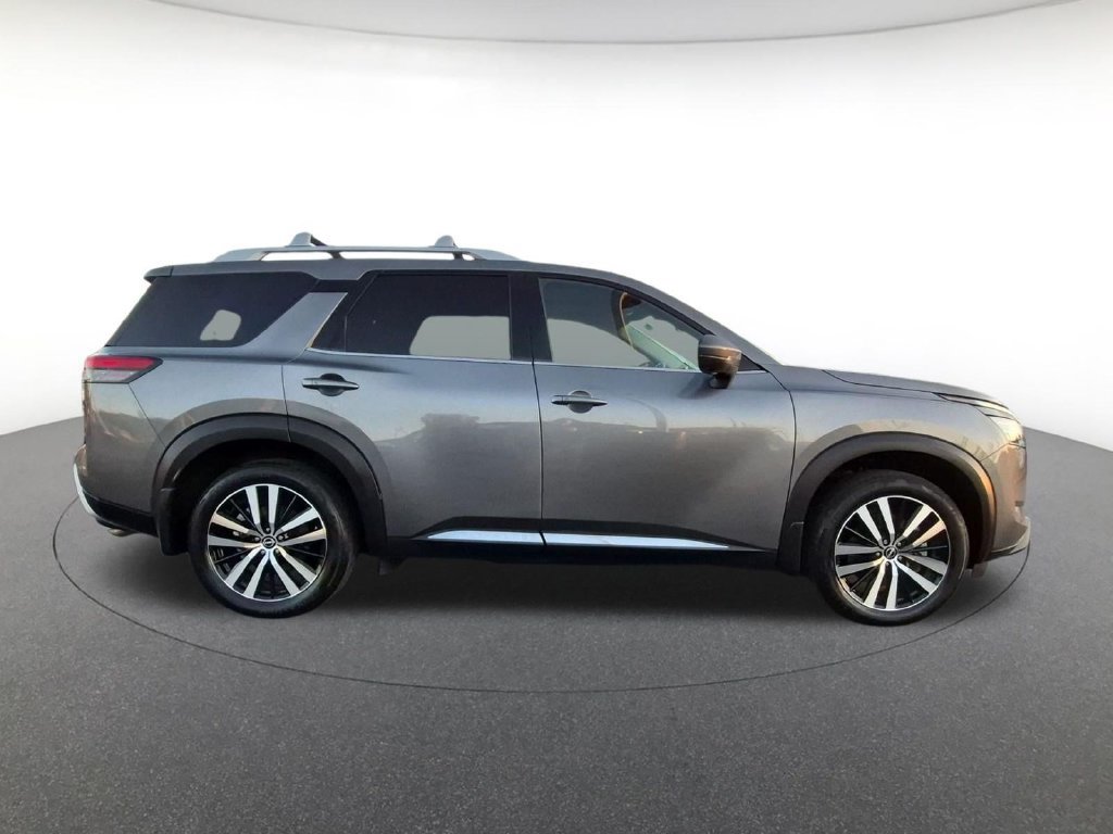 Used 2024 Nissan Pathfinder Platinum w/ Cargo Package AWD/4WD image 4
