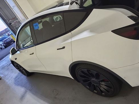 Used 2022 Tesla Model Y Performance image 4