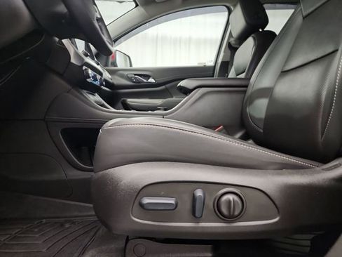 Used 2023 GMC Acadia SLT image 15