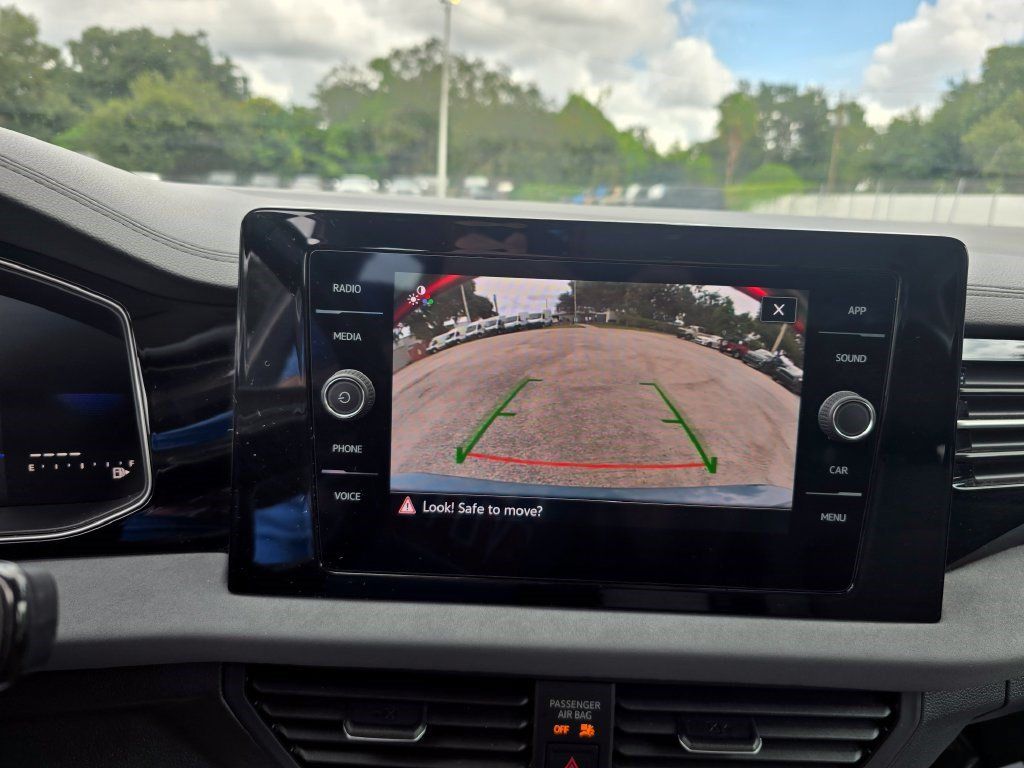 Used 2025 Volkswagen Jetta SE FWD image 22