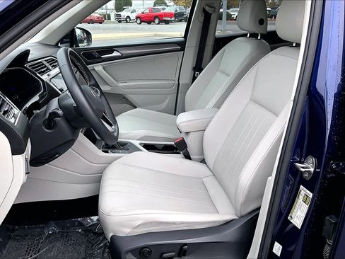Used 2022 Volkswagen Tiguan SE image 14