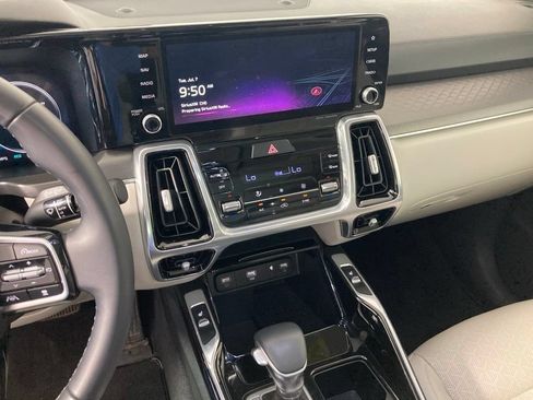 Used 2023 Kia Sorento SX AWD/4WD image 2