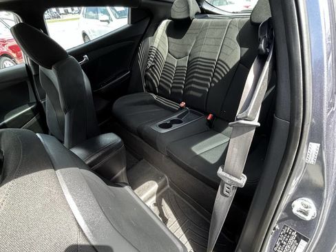 Used 2017 Hyundai Veloster Value Edition image 17