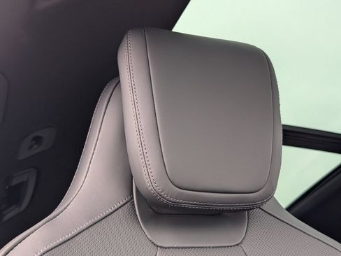Used 2025 Porsche Macan Electric RWD image 18