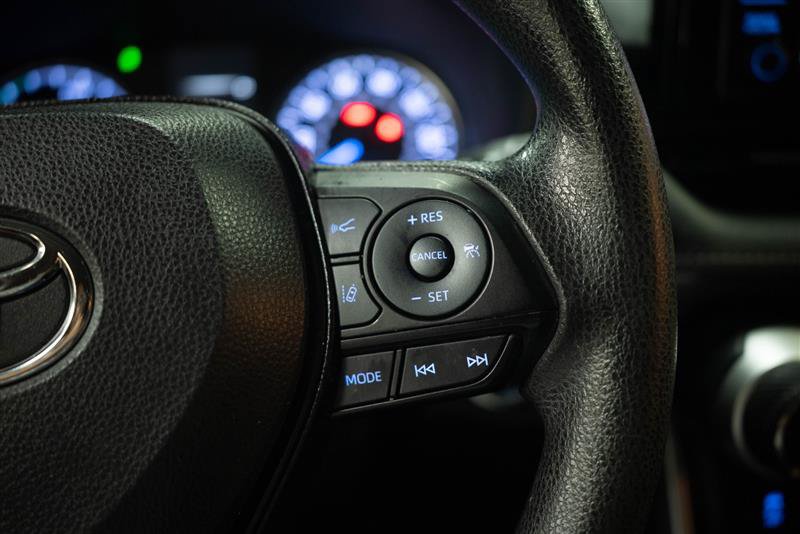 Used 2020 Toyota RAV4 XLE AWD/4WD image 26