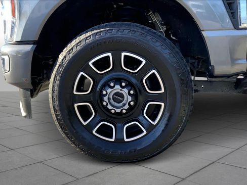 Used 2024 Ford F250 Platinum image 11