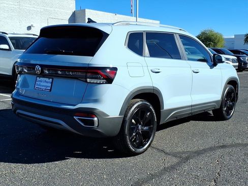 New 2026 Volkswagen Taos SE image 7