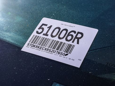 Certified 2024 Toyota Sienna LE image 29