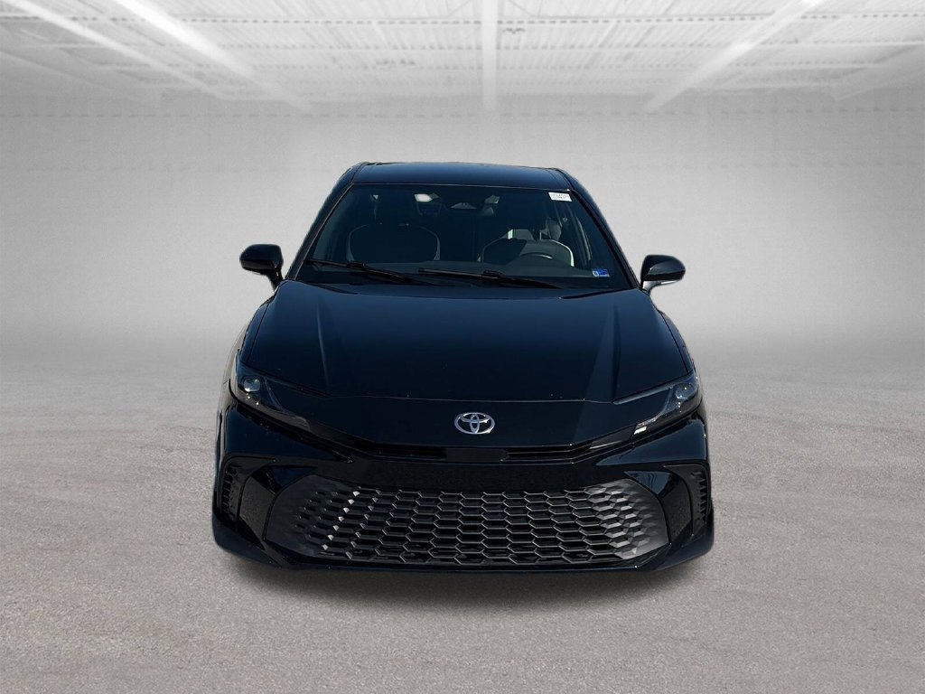 Used 2025 Toyota Camry SE FWD image 9