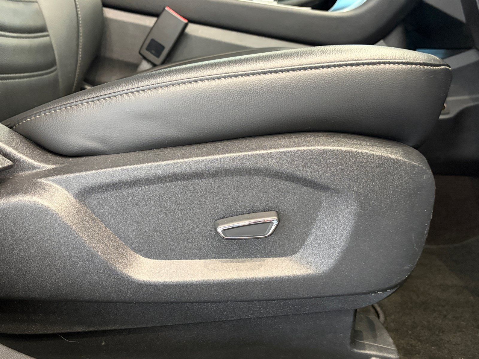 Used 2019 Ford Edge SEL w/ Equipment Group 201A FWD image 28
