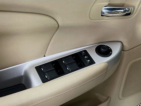 Used 2013 Chrysler 200 Limited image 9