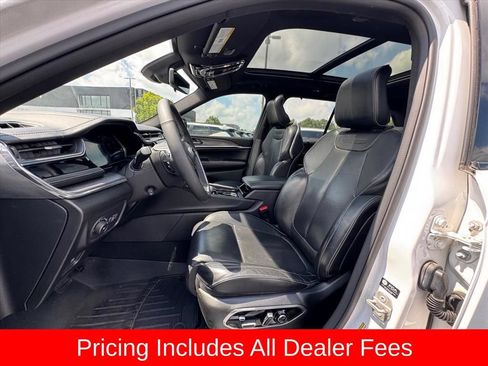 Used 2023 Jeep Grand Cherokee Overland w/ Luxury Tech Group IV AWD/4WD image 18