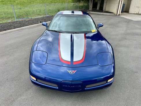 Used 2004 Chevrolet Corvette Z06 w/ Z06 Preferred Equipment Group image 2
