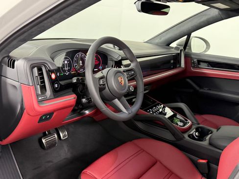 Certified 2026 Porsche Cayenne S AWD/4WD image 4
