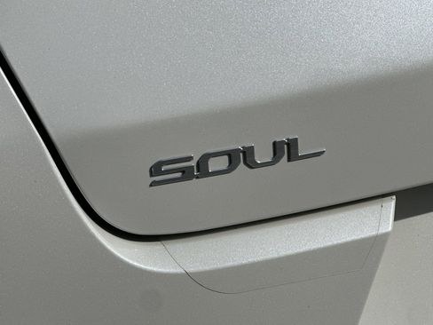 Used 2023 Kia Soul LX w/ LX Technology Package image 25