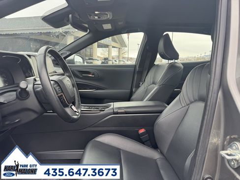 Used 2025 Toyota Crown Limited image 10