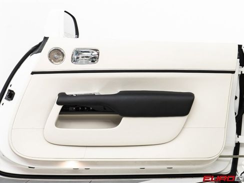 Used 2018 Rolls-Royce Dawn image 23
