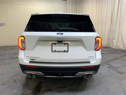 Certified 2023 Ford Explorer Platinum w/ Technology Package image 4