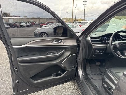 Used 2022 Jeep Grand Cherokee L Limited image 15