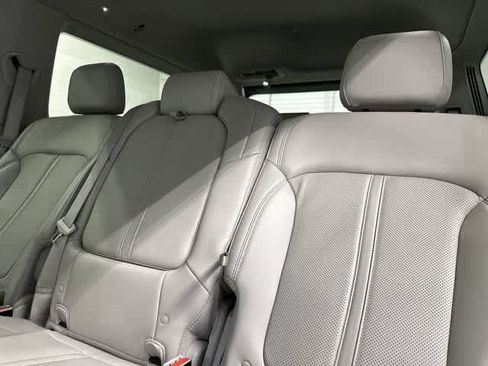Used 2024 Jeep Wagoneer Series II w/ Flexible Seating Group RWD image 14