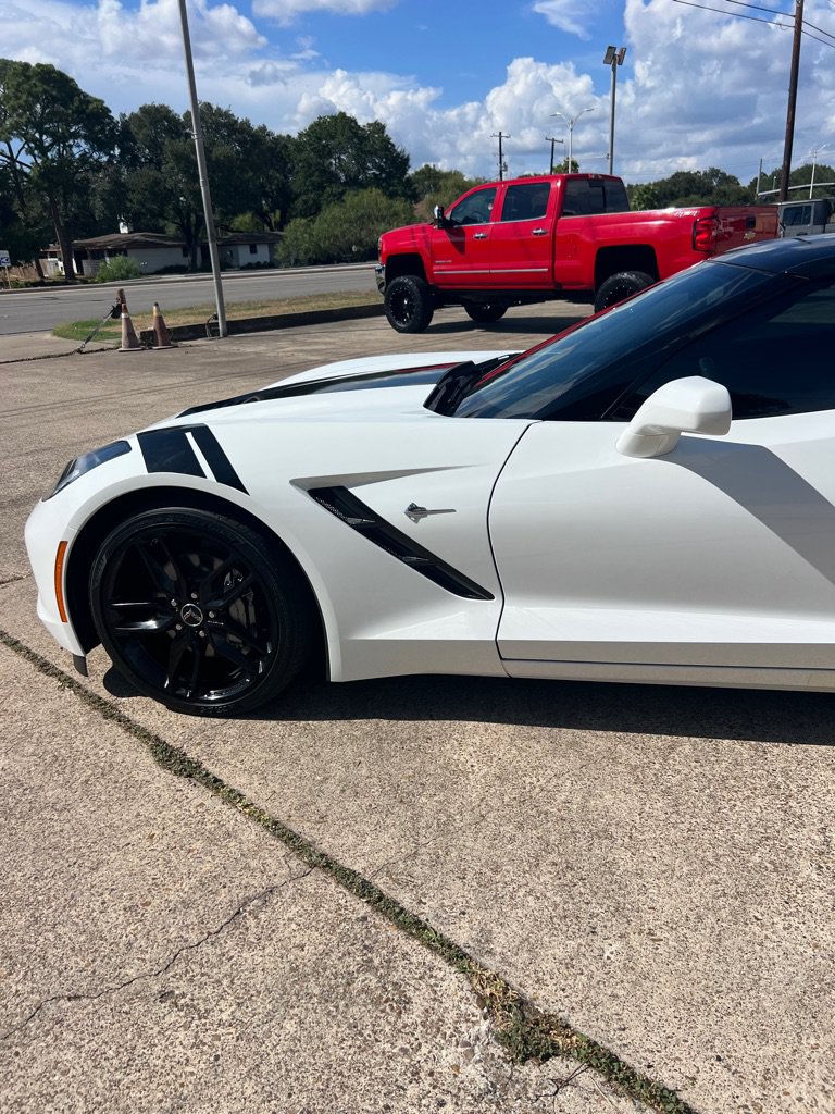 Used 2015 Chevrolet Corvette Stingray Coupe w/ ZF1 Appearance Package RWD image 3