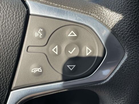 Used 2021 Chevrolet Traverse LS FWD image 29