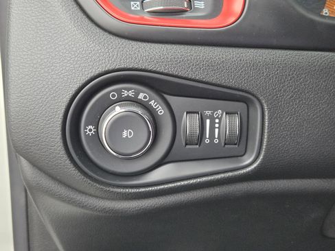 Certified 2019 Jeep Renegade Trailhawk image 20