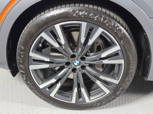 Used 2024 BMW X7 xDrive40i w/ Parking Assistance Package image 9