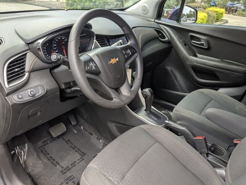 Used 2022 Chevrolet Trax LS w/ Tint and Cruise Package AWD/4WD image 6