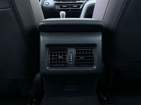 Used 2025 Toyota Camry SE w/ Convenience Package image 13