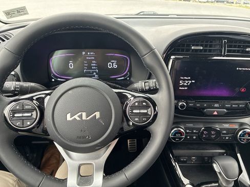 Used 2024 Kia Soul EX FWD image 17