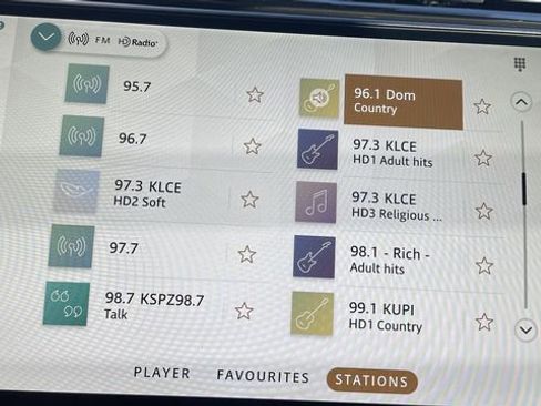 Used 2025 Land Rover Range Rover Velar Dynamic SE image 16