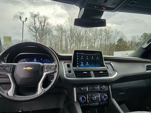 Used 2023 Chevrolet Suburban Premier image 20