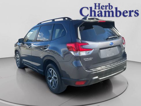 Used 2022 Subaru Forester Premium image 3