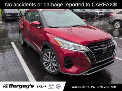 Used 2023 Nissan Kicks SV FWD image 2