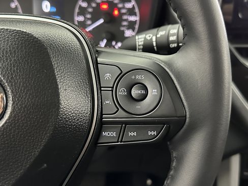 Used 2025 Toyota Corolla Cross LE image 22