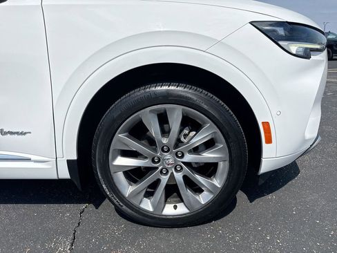 Certified 2022 Buick Envision Avenir w/ Technology Package II FWD image 10
