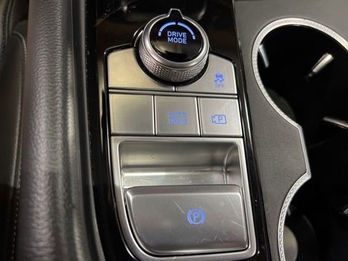 Used 2025 Genesis G70 2.5T image 25