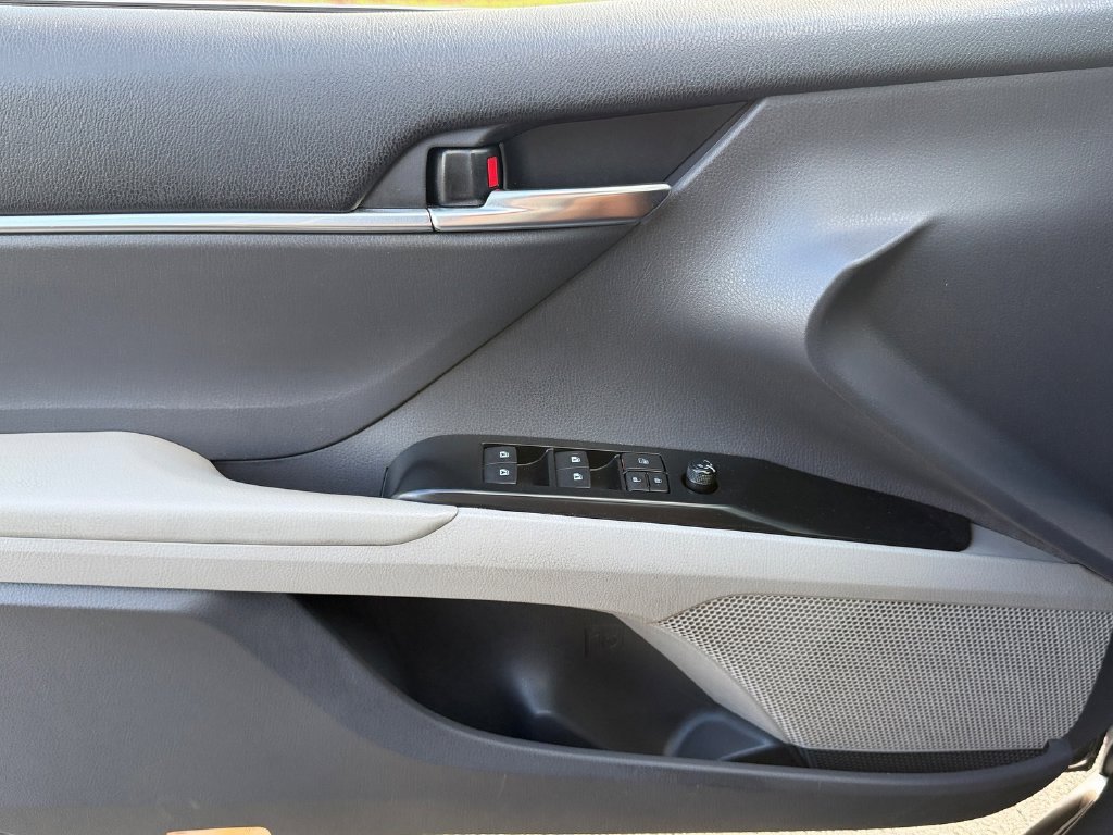 Used 2019 Toyota Camry LE FWD image 32