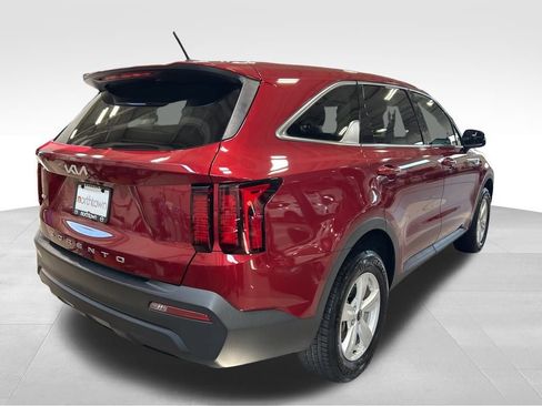 Used 2022 Kia Sorento LX image 9