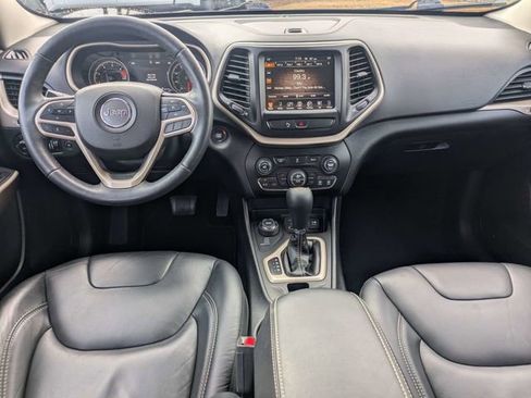 Used 2018 Jeep Cherokee Limited image 16