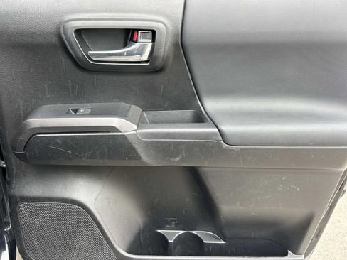 Used 2021 Toyota Tacoma TRD Off-Road image 21