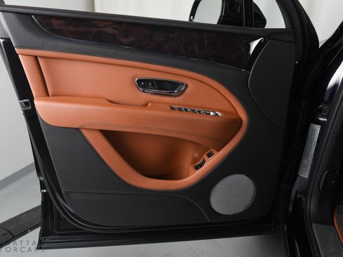 Certified 2023 Bentley Bentayga Extended Wheelbase image 27