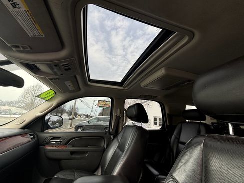 Used 2010 Chevrolet Tahoe LTZ image 12