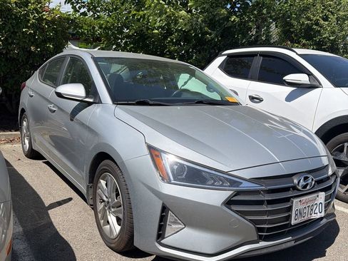 Used 2020 Hyundai Elantra SEL w/ Winter Weather Package FWD image 2