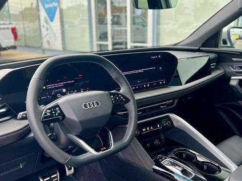 Used 2025 Audi SQ5 Premium Plus w/ Premium Plus Package AWD/4WD image 13