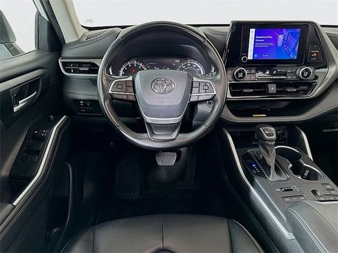 Used 2023 Toyota Highlander XLE image 22
