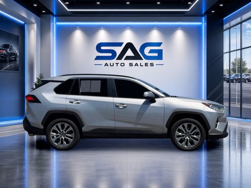 Used 2019 Toyota RAV4 XLE Premium w/ Cold Weather Package FWD image 3