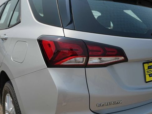 Used 2022 Chevrolet Equinox LS AWD/4WD image 9